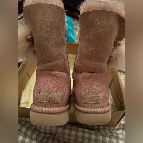 Pink Uggs Like New - Picture 3 of 4